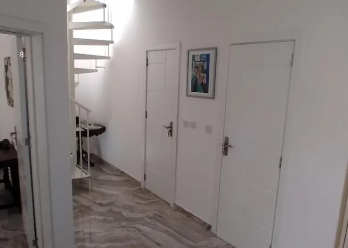 The Penthouse Flat-terrace&view アパート